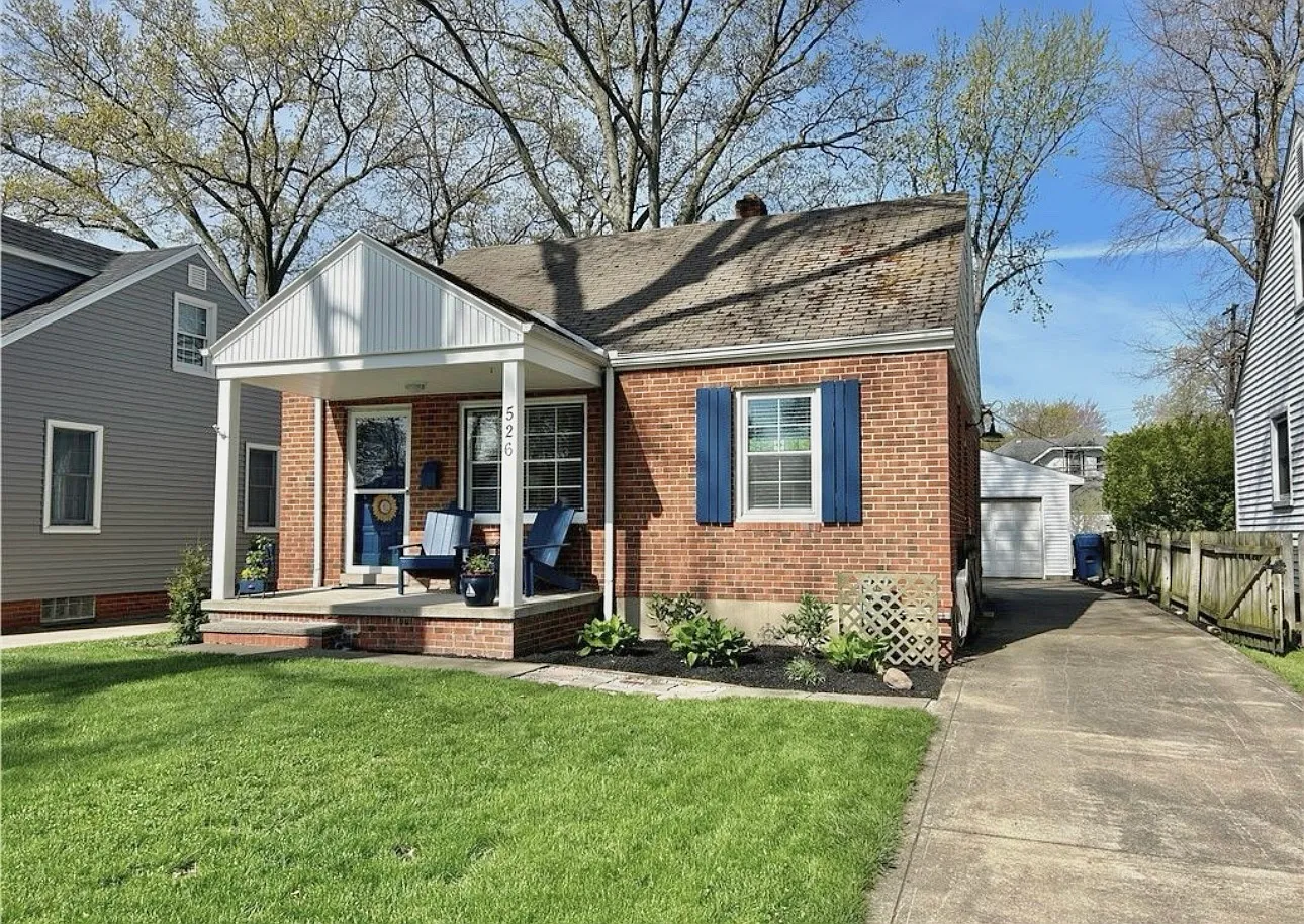 526 Huntmere Dr — Photo 2