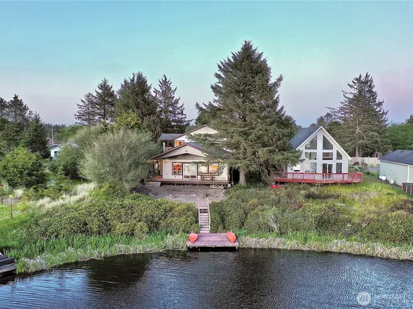 137 N Razor Clam Drive SW, Ocean Shores, WA 98569