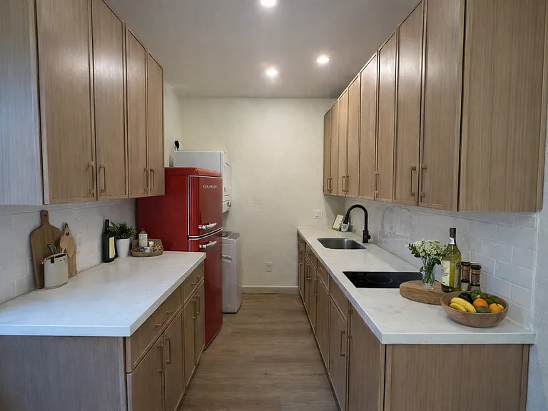 1310 Greenbriar St #2 — Photo 6