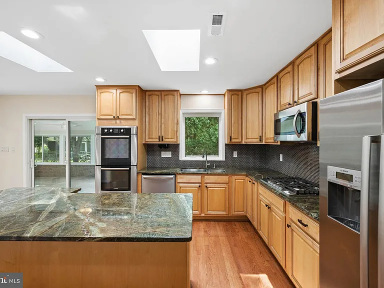 7016 Hopewood St — Photo 20