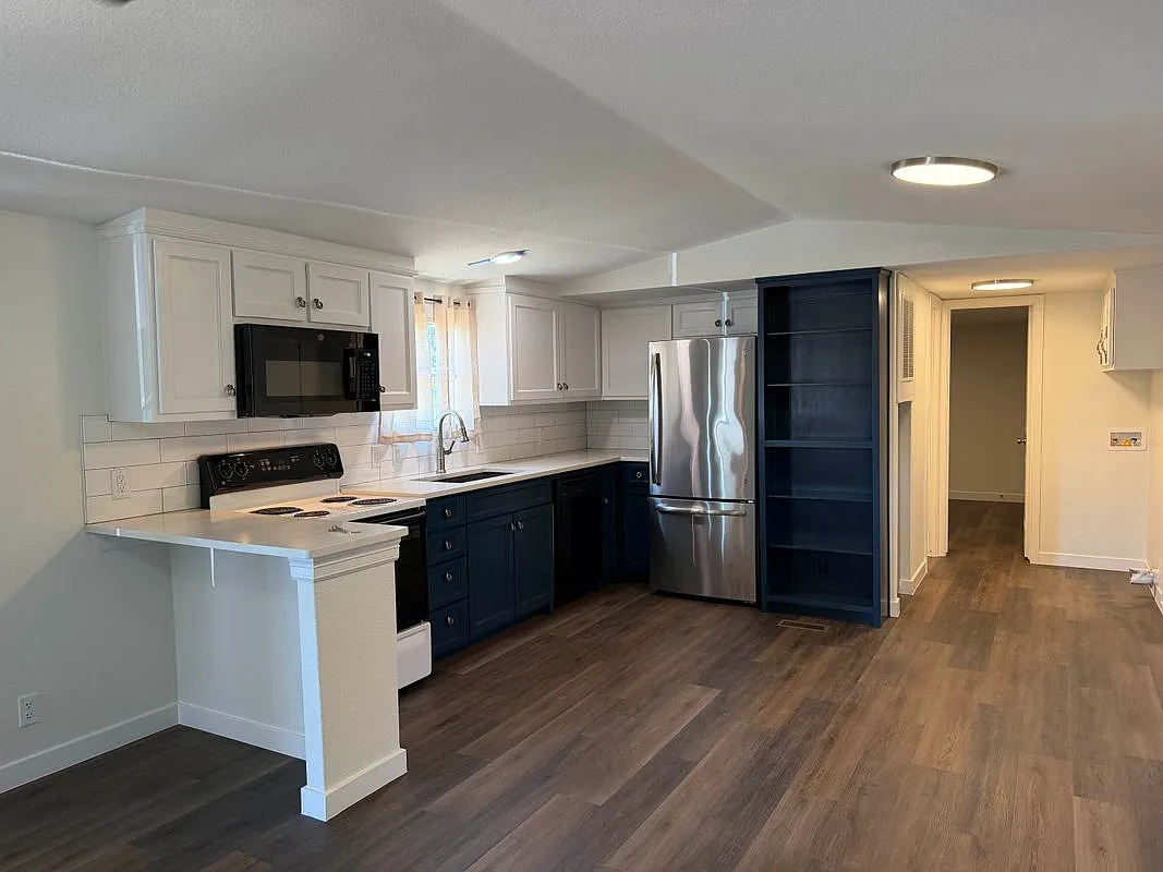 3 bed, 2.0 bath, 1000 sqft, $1,900 — Photo 1
