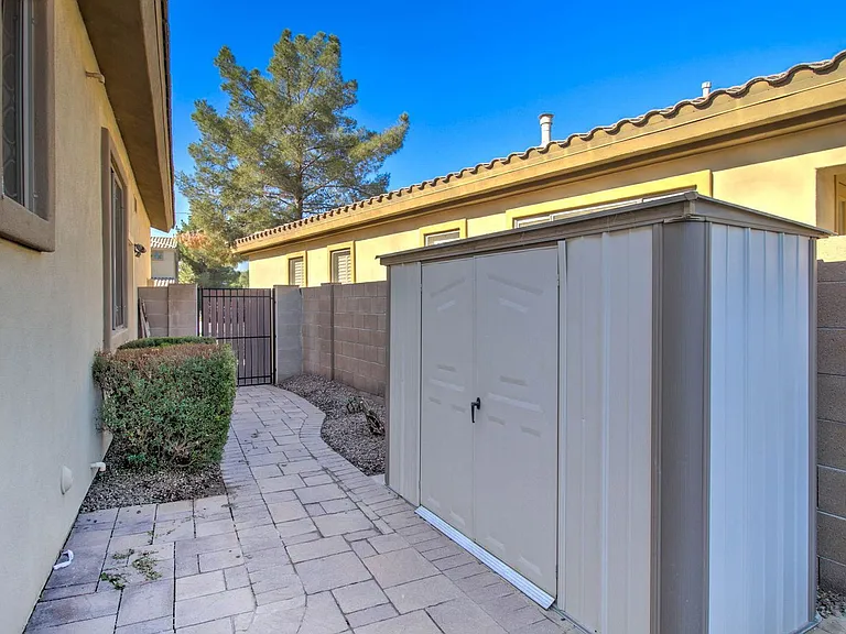1833 W Periwinkle Way — Photo 11