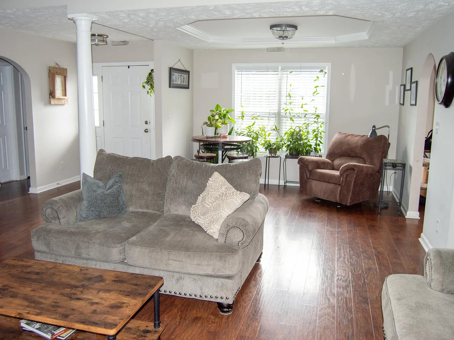 3 bed, 2103 sqft, $2,100 — Photo 3