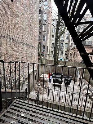 Rented by REAL New York | media 23