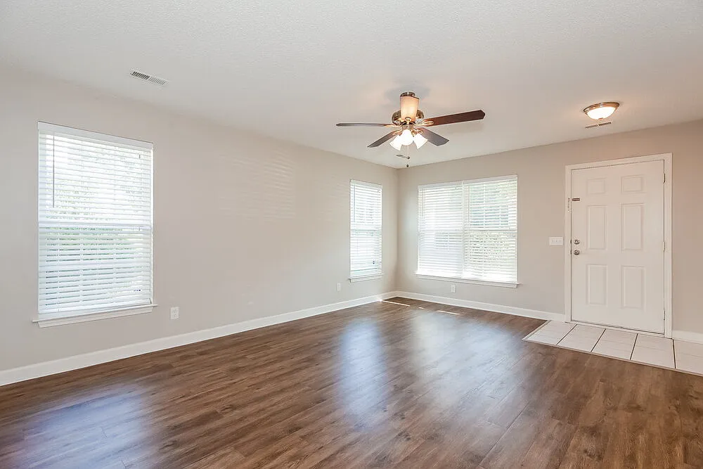3 bed, 2.5 bath, 1744 sqft, $1,890 — Photo 4