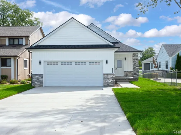 29668 Old North River Rd, Harrison Township, MI 48045