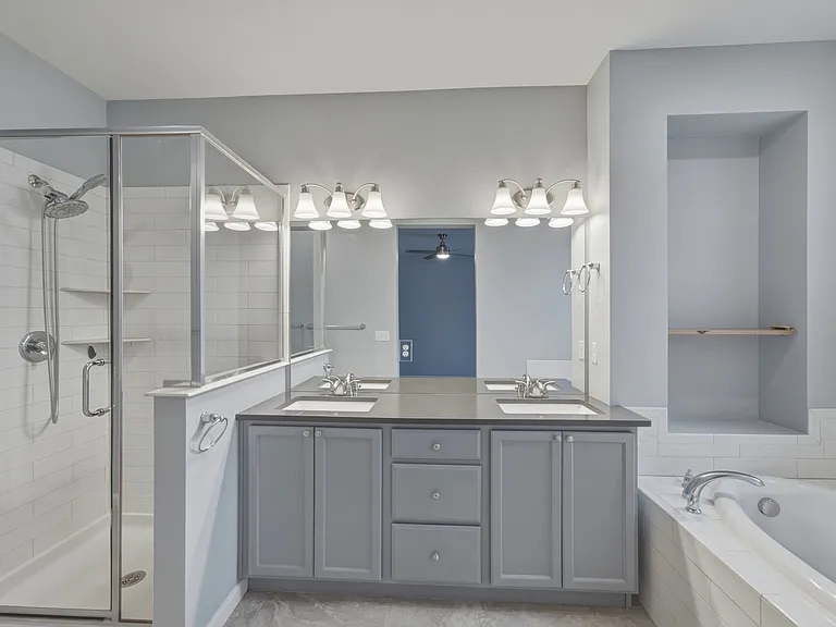 562 E Dry Creek Pl — Photo 10