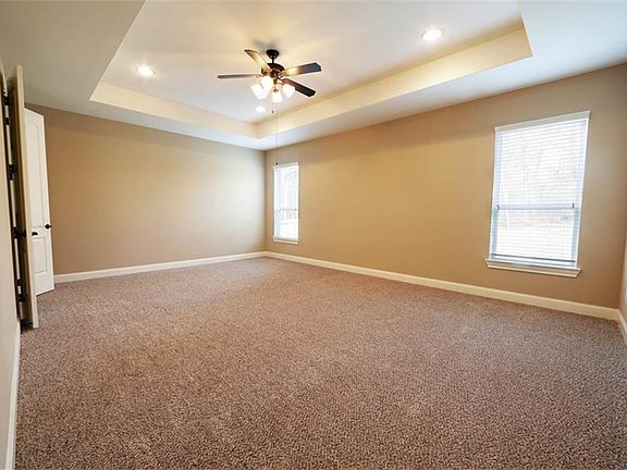 5th image of 319 Council Oak Ct
