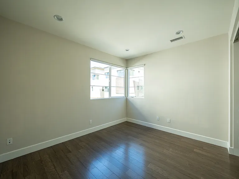 2nd Floor - Guest Room (2nd bedroom)