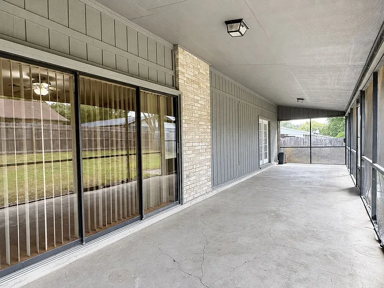 3426 Meadow Head Dr — Photo 18