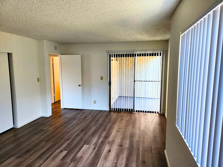 827 Grand Ave — Photo 6