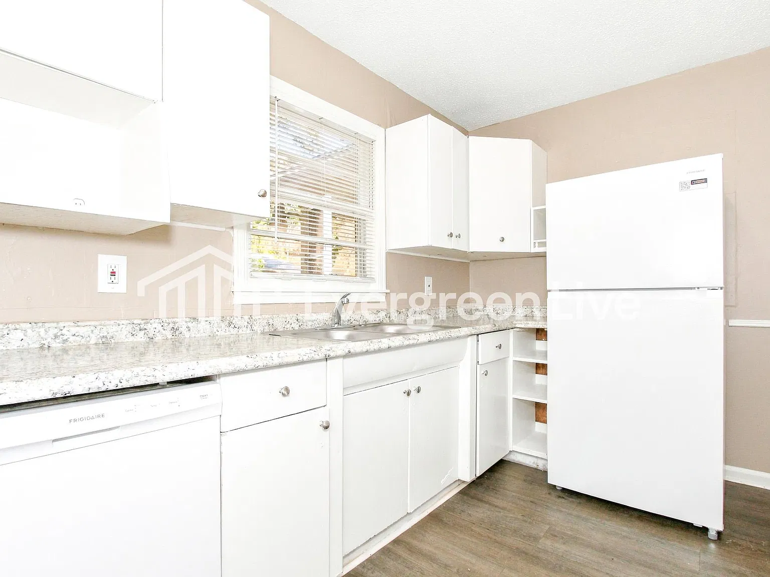 4 bed, 2.5 bath, 2487 sqft, $1,645 — Photo 4