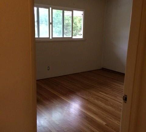 5th image of 118 E Sola St #128