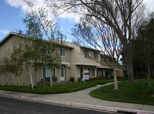 6 Comstock Queen Ct, Mountain View, CA 94043