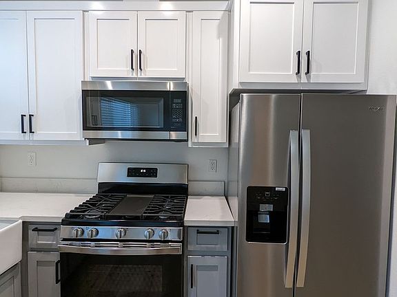 3rd image of 1152 E 1st St APT 105