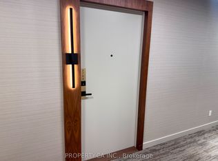 327 King St W #2704, Toronto, ON M5V 0W7