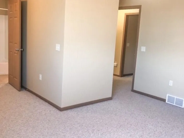 3566-3572 E Meadows Pl — Photo 9