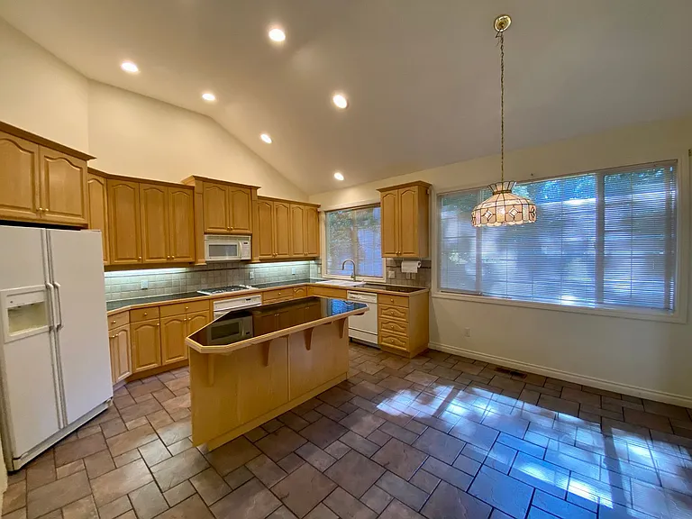 8616 Blue Grouse Way — Photo 3