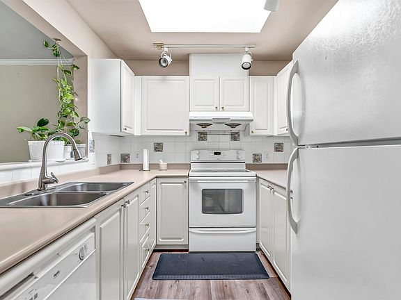 5th image of 9765 140th St #305
