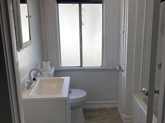 4th image of 552 Merrimac St