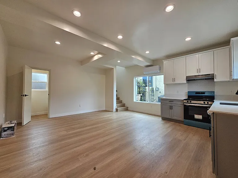 1008 S Bonnie Beach Pl #B — Photo 5
