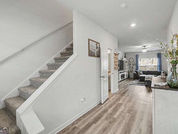 3rd image of 424 Prescott Way
