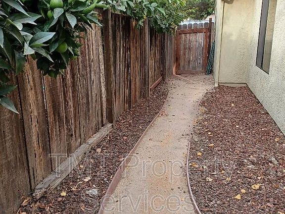 3rd image of 88 Mariposa Dr