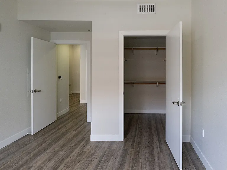 Urbana East Village Rental Flats — Photo 38