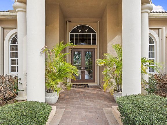 5th image of 7424 Laurels Place