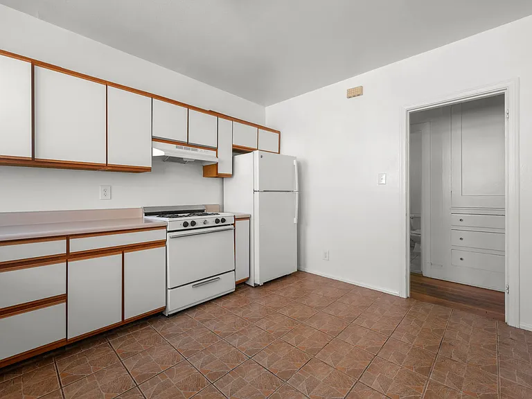 1400 N Formosa Ave — Photo 6