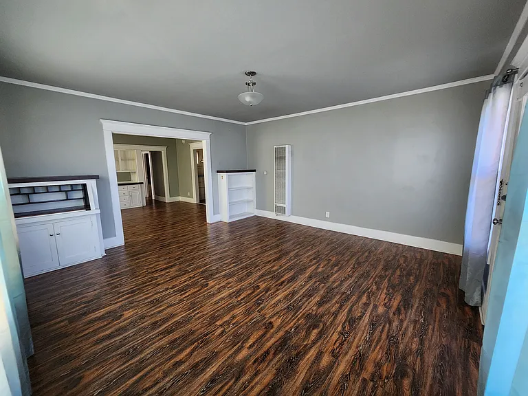1544 S Van Ness Ave — Photo 4