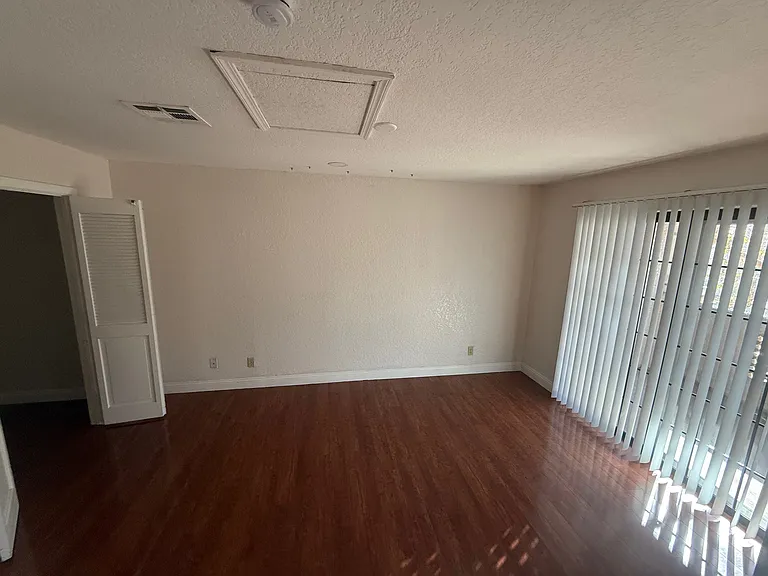 1409 Santa Margarita St — Photo 7
