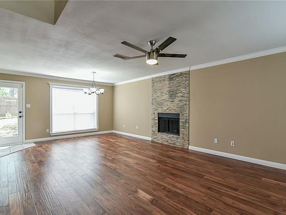 5th image of 2802 Dover Gardens Dr