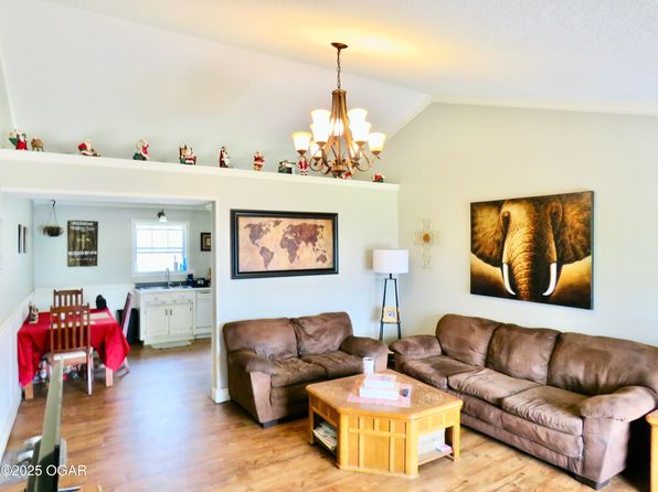 1431 Logan Dr, Webb City, MO 64870