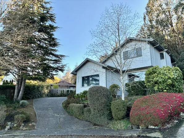 2225 Maine Ct, North Bend, OR 97459