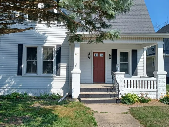 207 S Locust St, Wyanet, IL 61379