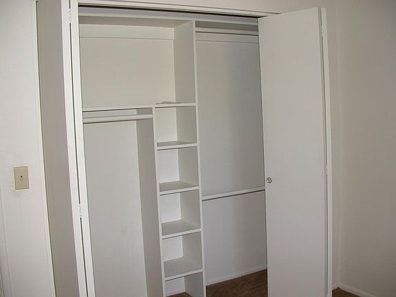 Large closet in 2nd Br