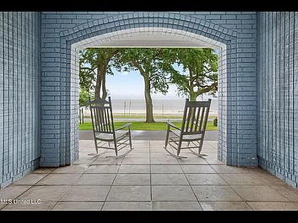 1282 Beach Blvd APT 210, Biloxi, MS 39530