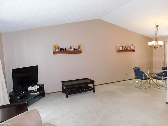5th image of 983 Sugarmaple Ln