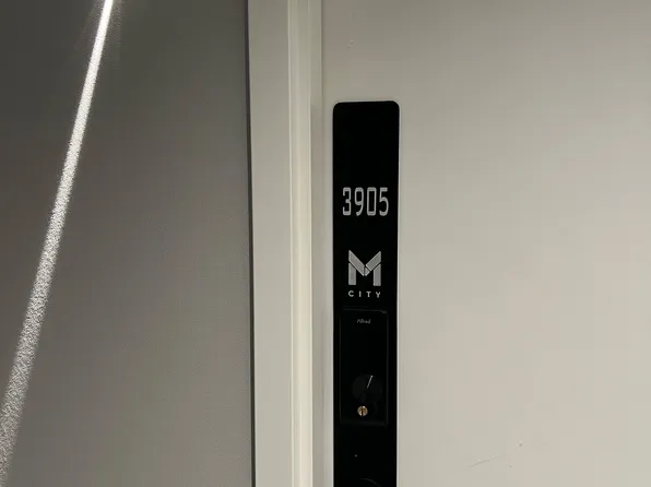 3883 Quartz Rd #3905, Mississauga, ON L5B 0M4