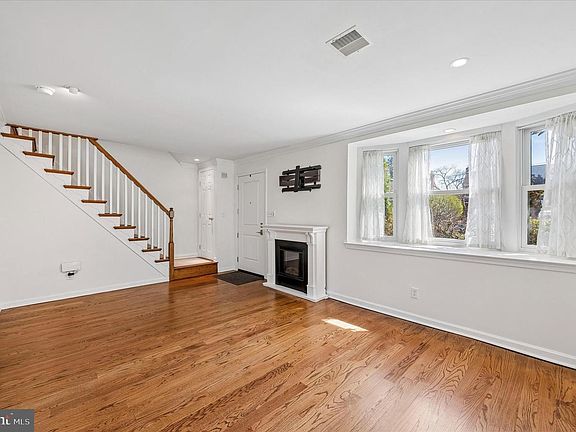 4th image of 206 Oxford Hill Ln