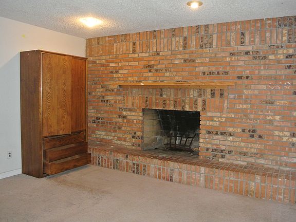 3rd image of 2101 Grayson Dr