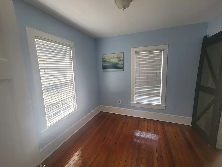 1006 Sealy St — Photo 8