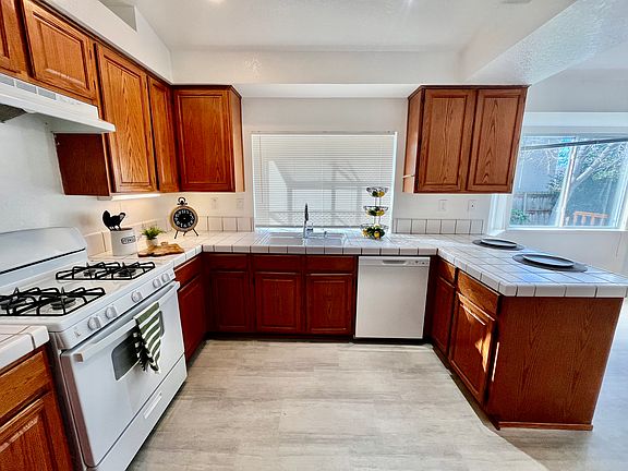 4th image of 5608 Glen Oaks Dr