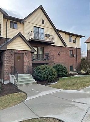2nd image of 11 Royal Crest Dr APT 12