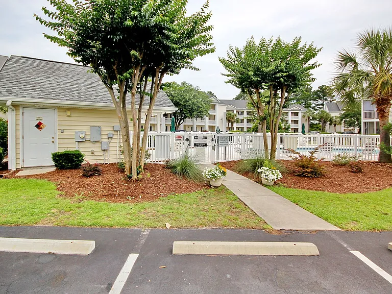 6000 Windsor Green Way #201 — Photo 28