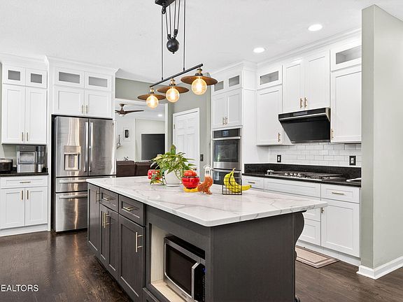 2nd image of 307 Laurel Cir