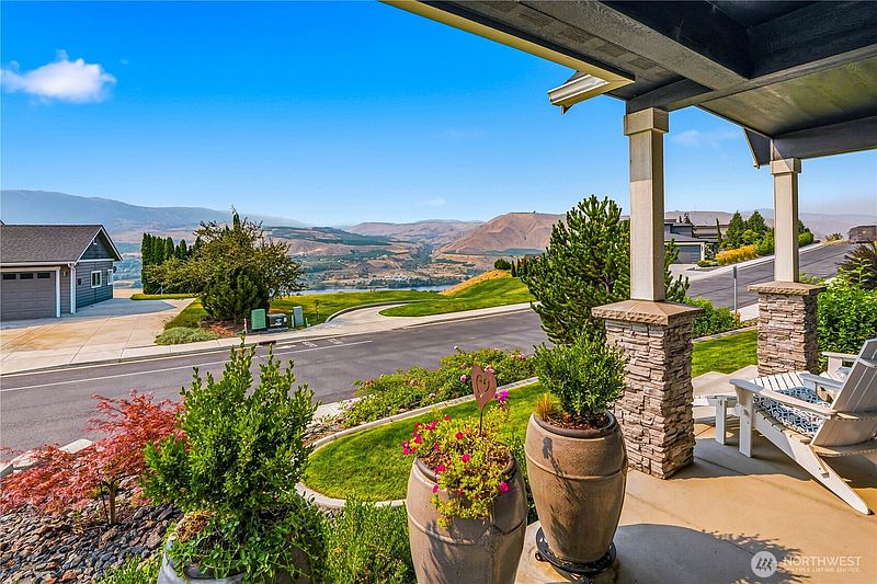 3rd image of 2769 SE Falcon View Drive
