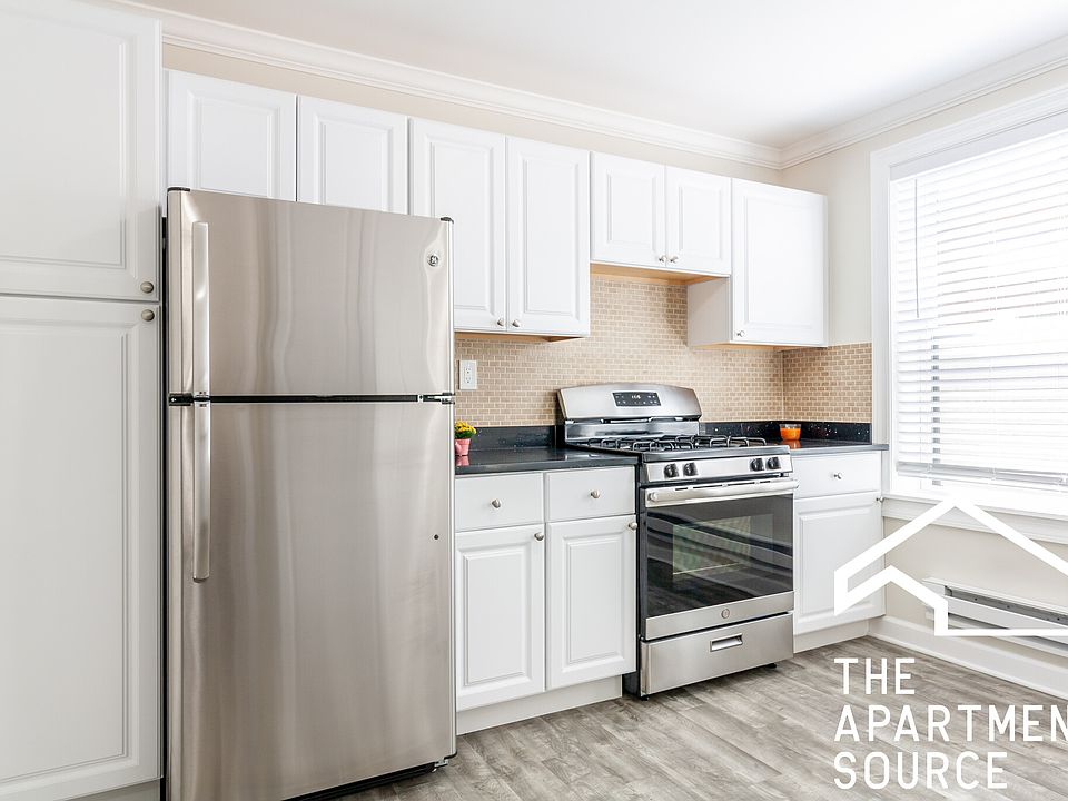 1st image of 839 W Cornelia Ave #3S