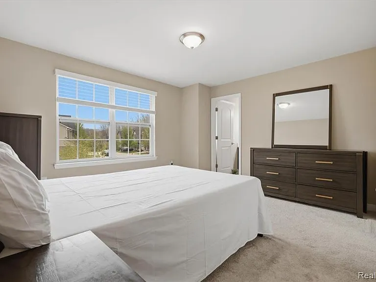 1114 Wales Dr — Photo 29